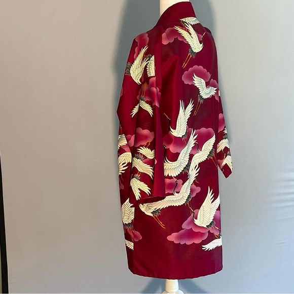 Maruko Kimono Ladies Medium Raspberry Polyester with Flying Crane Design - Picture 8 of 16